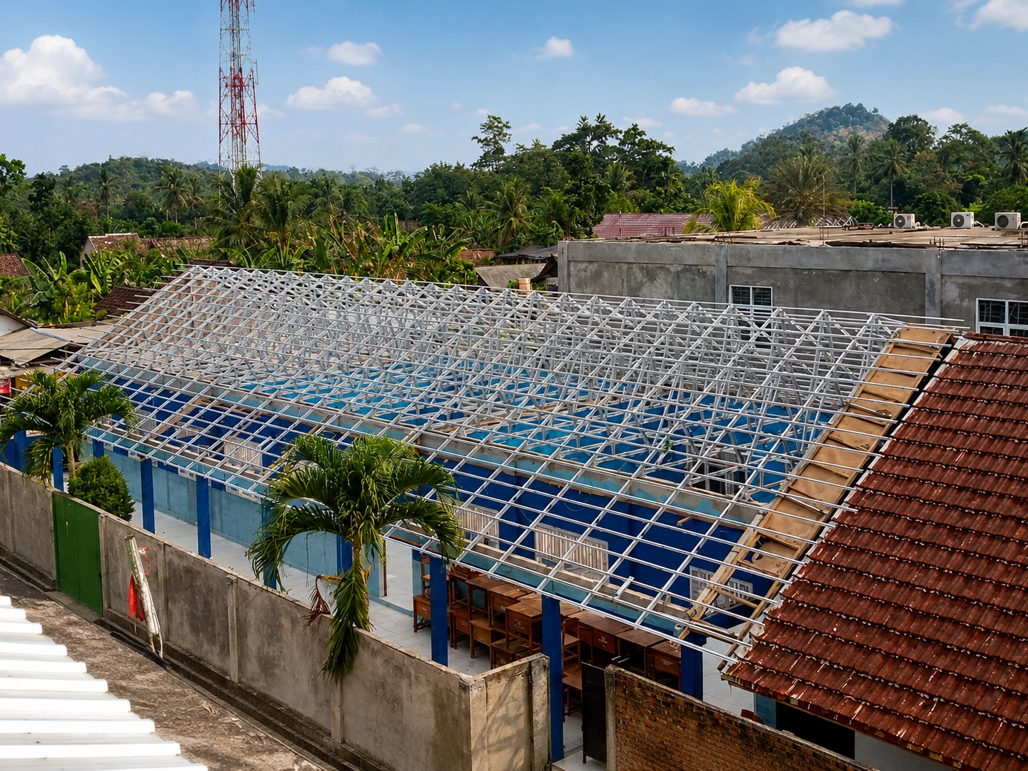 Proyek konstruksi rangka baja ringan BATASING di Lampung