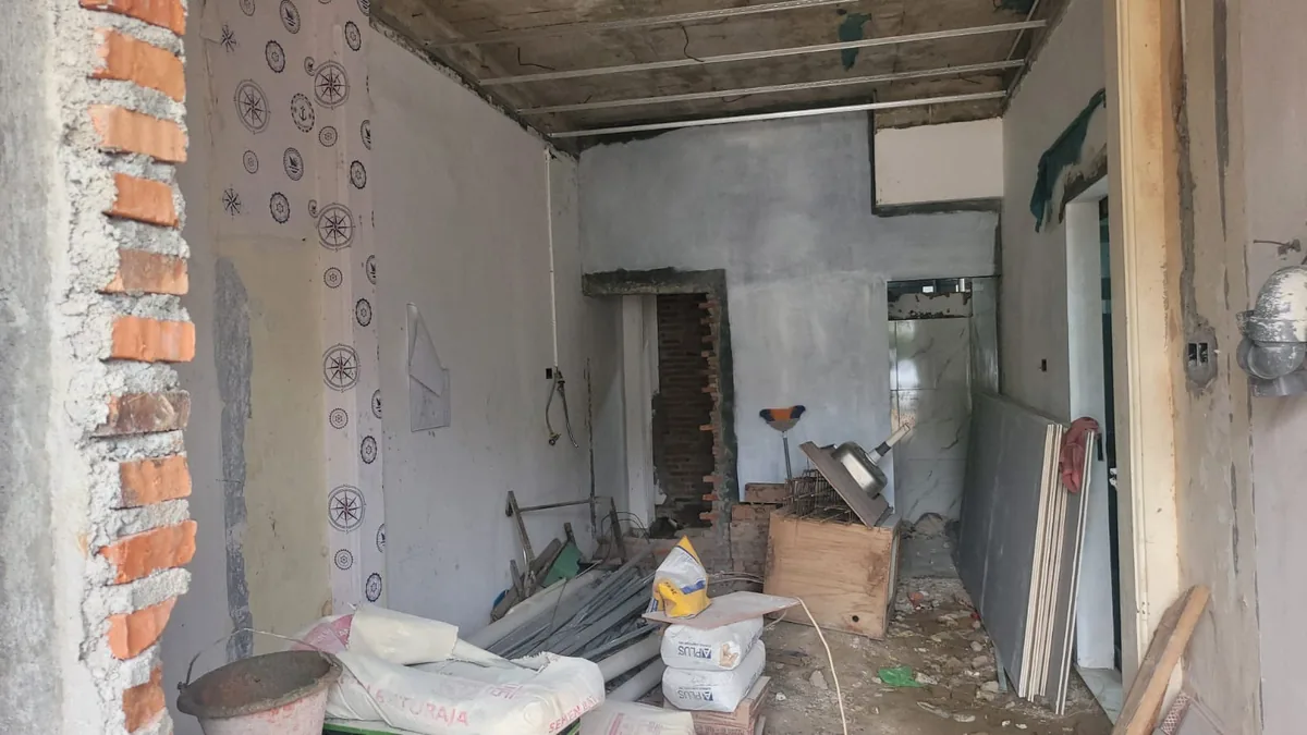 Proyek renovasi bangunan BATASING di Lampung